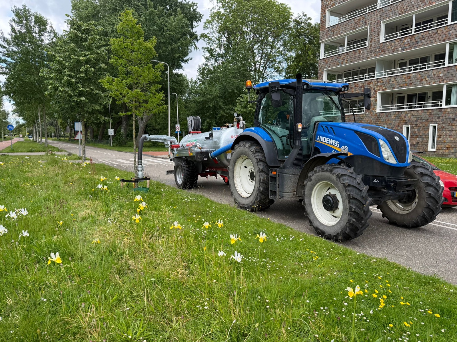 Machinaal water geven aan nieuwe aanplant - Afbeelding 4